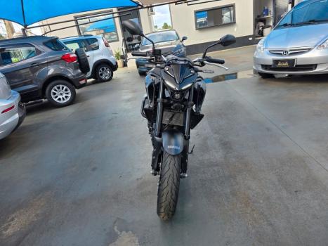 YAMAHA MT-03 300 ABS, Foto 2