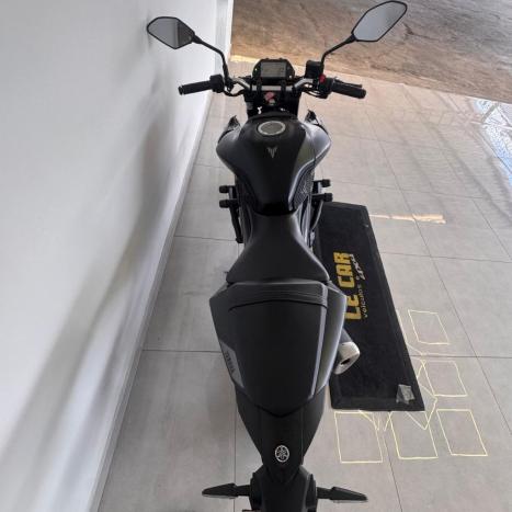 YAMAHA MT-03 300 ABS, Foto 3