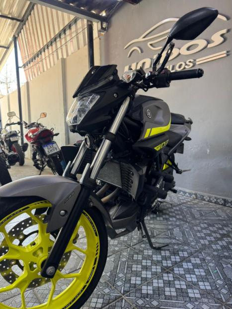 YAMAHA MT-03 300 ABS, Foto 2