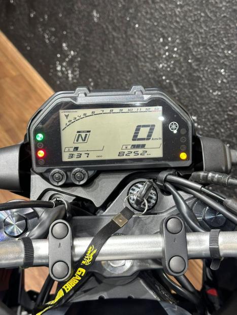 YAMAHA MT-03 300 ABS, Foto 7