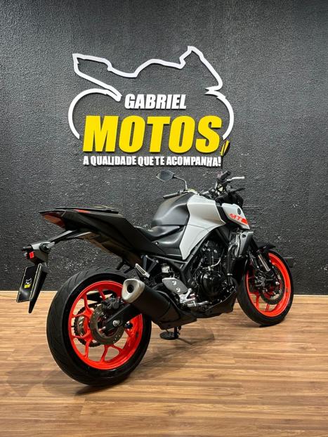 YAMAHA MT-03 300 ABS, Foto 5