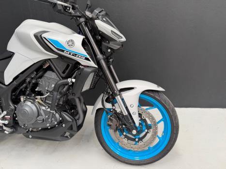 YAMAHA MT-03 300 ABS, Foto 5