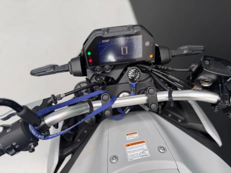 YAMAHA MT-03 300 ABS, Foto 8