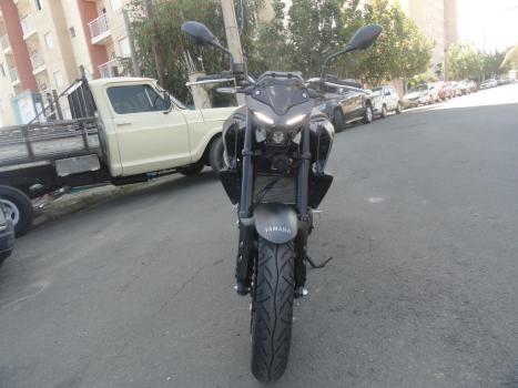 YAMAHA MT-03 300 ABS, Foto 8