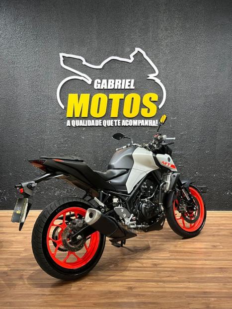YAMAHA MT-03 300 ABS, Foto 5