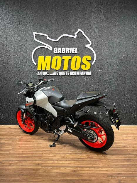 YAMAHA MT-03 300 ABS, Foto 6