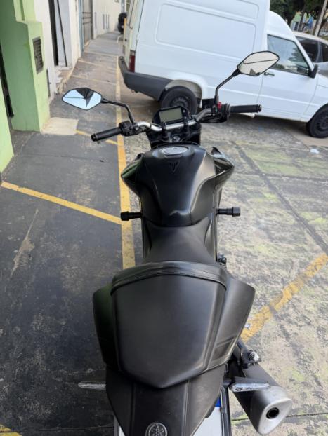 YAMAHA MT-03 300 ABS, Foto 1