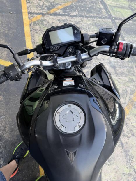 YAMAHA MT-03 300 ABS, Foto 2