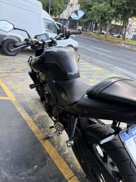 YAMAHA MT-03 300 ABS, Foto 3