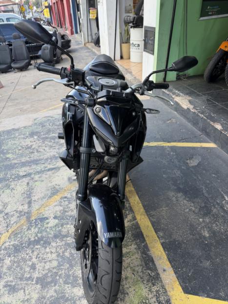 YAMAHA MT-03 300 ABS, Foto 6