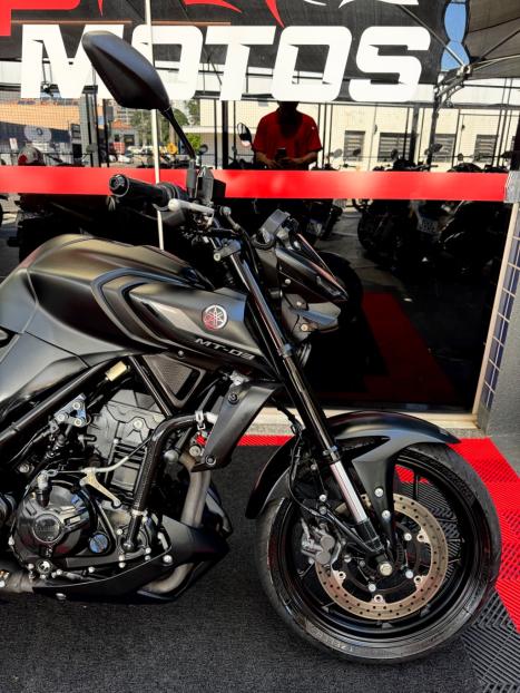 YAMAHA MT-03 300 ABS, Foto 2