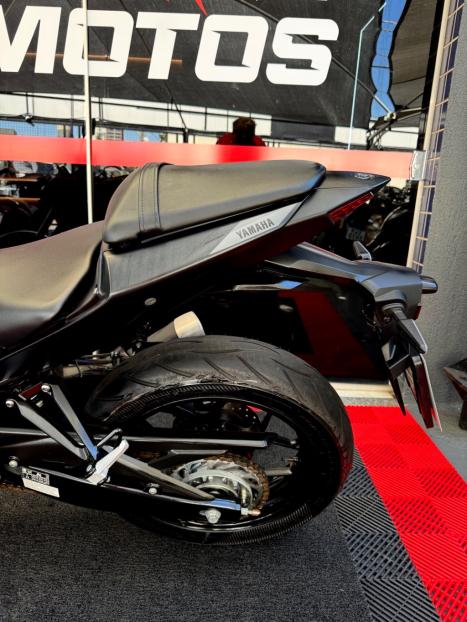 YAMAHA MT-03 300 ABS, Foto 6