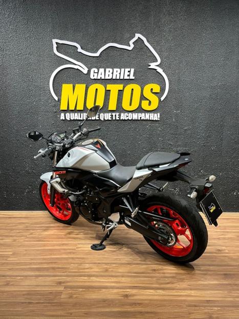 YAMAHA MT-03 300 ABS, Foto 6