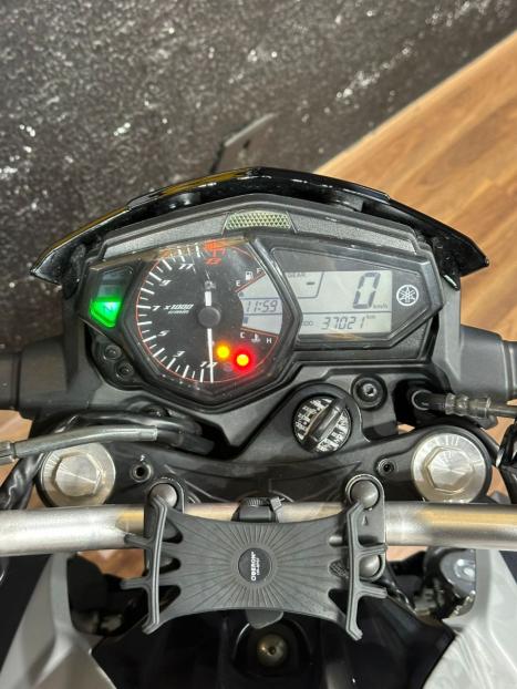 YAMAHA MT-03 300 ABS, Foto 7