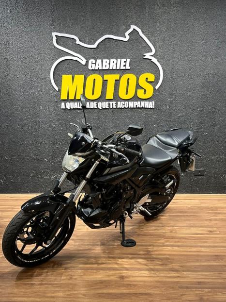 YAMAHA MT-03 300 ABS, Foto 4