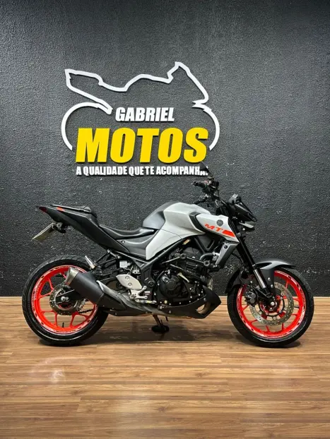 YAMAHA MT-03 300 ABS, Foto 1