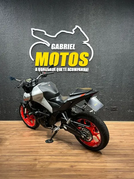 YAMAHA MT-03 300 ABS, Foto 6