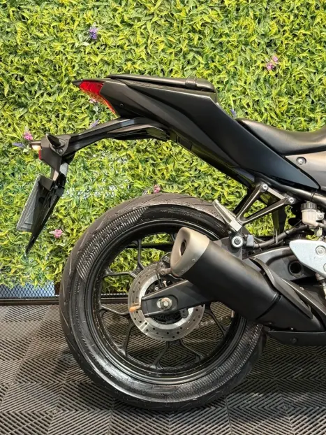 YAMAHA MT-03 300 ABS, Foto 3