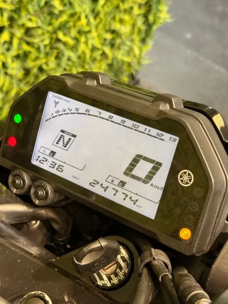 YAMAHA MT-03 300 ABS, Foto 9