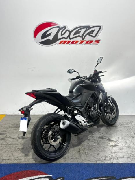 YAMAHA MT-03 300 ABS, Foto 2