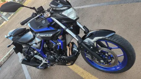 YAMAHA MT-03 300 ABS, Foto 2