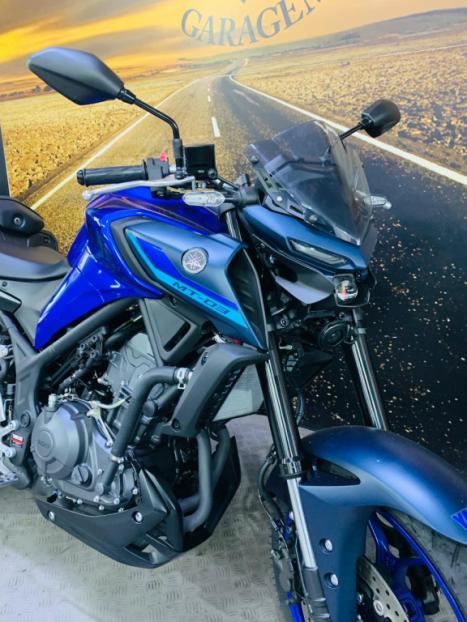 YAMAHA MT-03 300 ABS, Foto 2