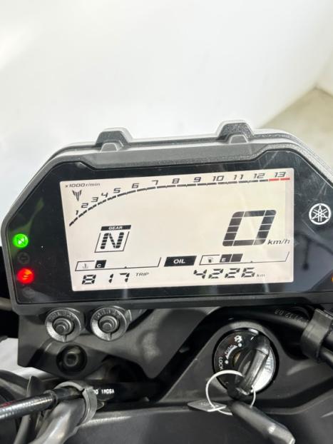 YAMAHA MT-03 300 ABS, Foto 2