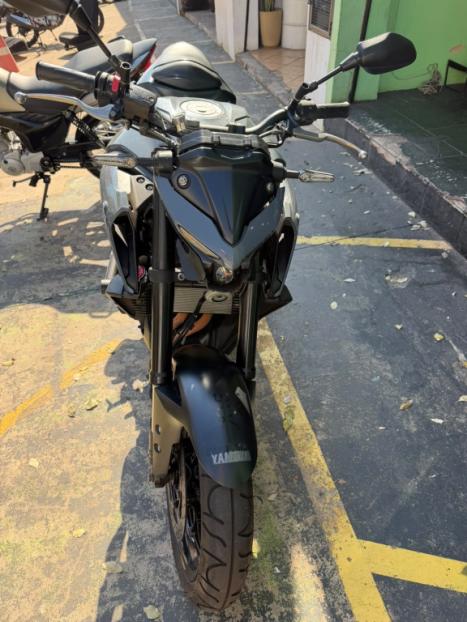 YAMAHA MT-03 300 ABS, Foto 4