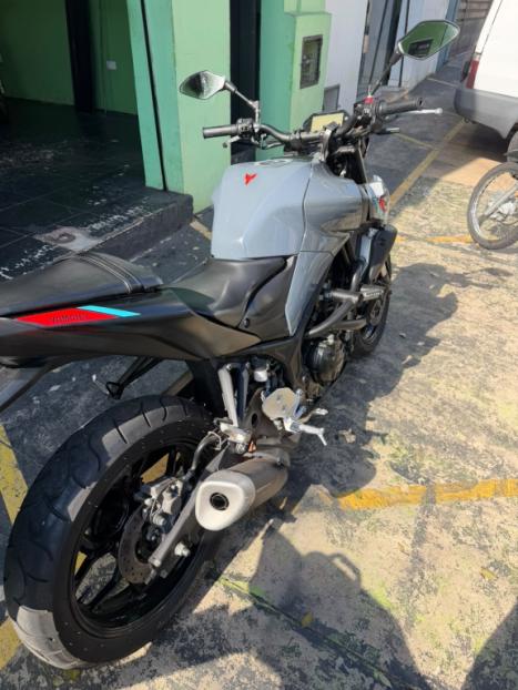 YAMAHA MT-03 300 ABS, Foto 7