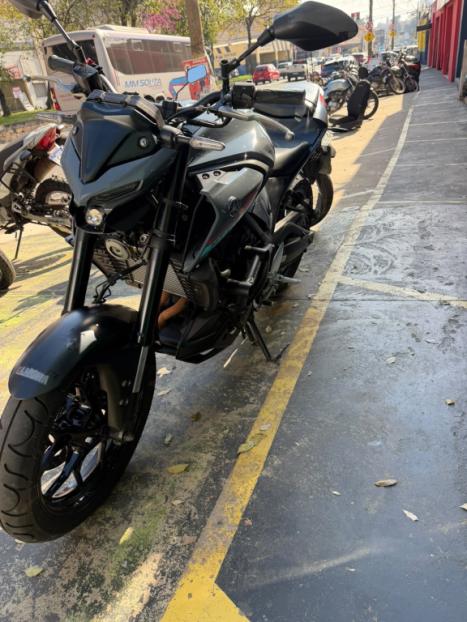 YAMAHA MT-03 300 ABS, Foto 3