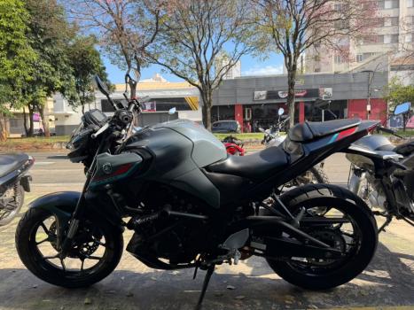 YAMAHA MT-03 300 ABS, Foto 2