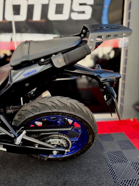 YAMAHA MT-03 300 ABS, Foto 6