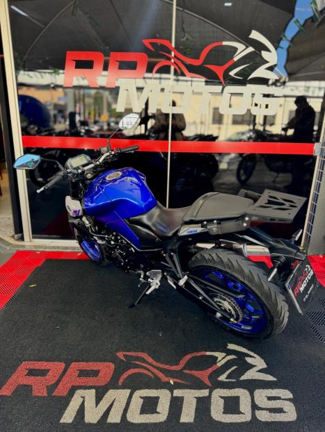 YAMAHA MT-03 300 ABS, Foto 9