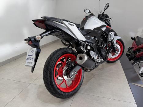 YAMAHA MT-03 300 ABS, Foto 5