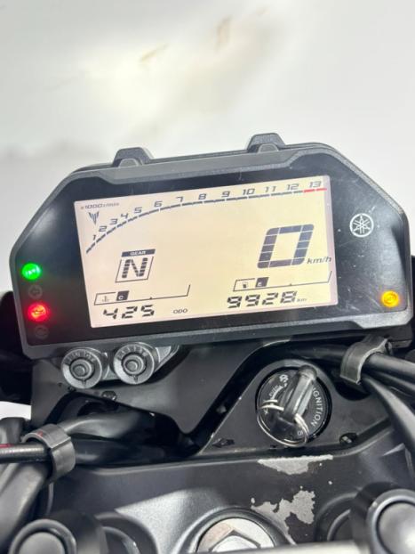 YAMAHA MT-03 300 ABS, Foto 7