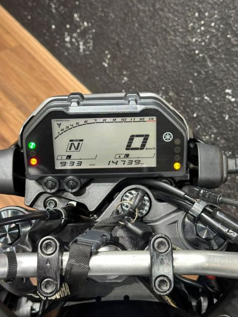 YAMAHA MT-03 300 ABS, Foto 7