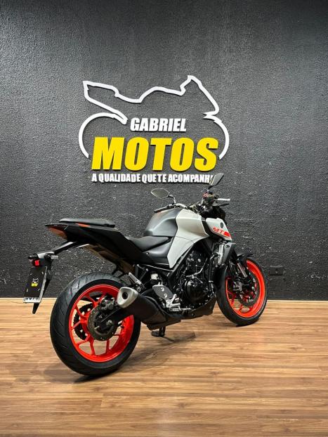 YAMAHA MT-03 300 ABS, Foto 5