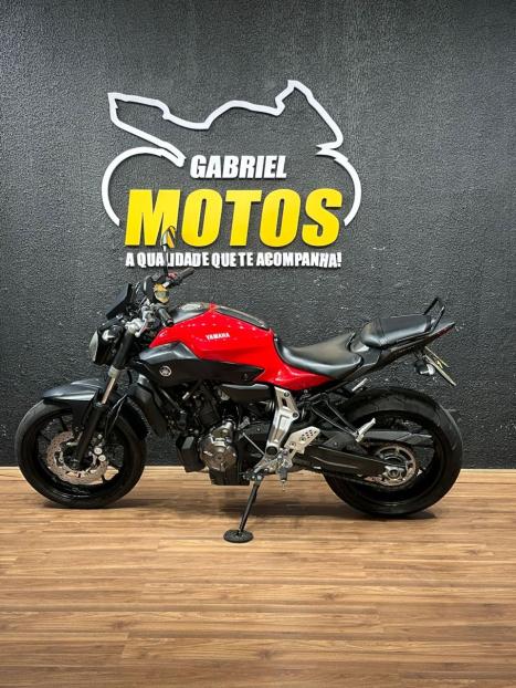 YAMAHA MT-07 700 , Foto 2