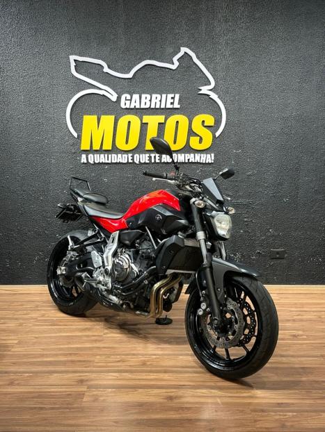 YAMAHA MT-07 700 , Foto 3