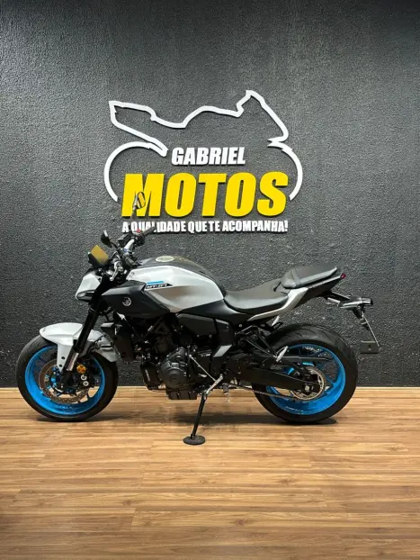 YAMAHA MT-07 700 ABS, Foto 2