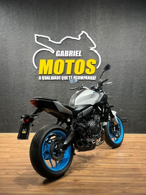 YAMAHA MT-07 700 ABS, Foto 6