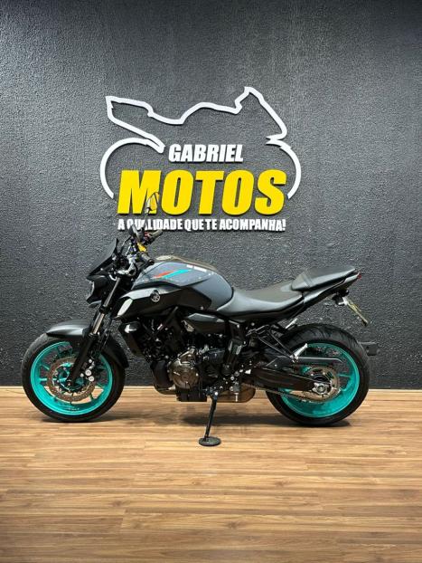 YAMAHA MT-07 700 ABS, Foto 2