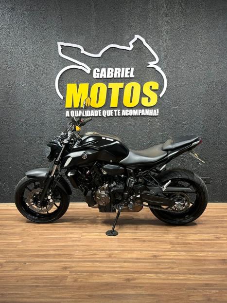 YAMAHA MT-07 700 ABS, Foto 2 YAMAHA MT-07 700 ABS, Foto 2