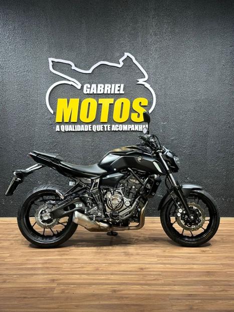 YAMAHA MT-07 700 ABS, Foto 1