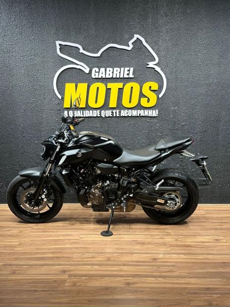 YAMAHA MT-07 700 ABS, Foto 2