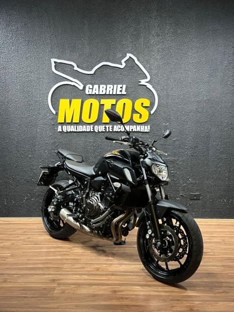 YAMAHA MT-07 700 ABS, Foto 3