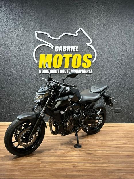 YAMAHA MT-07 700 ABS, Foto 4