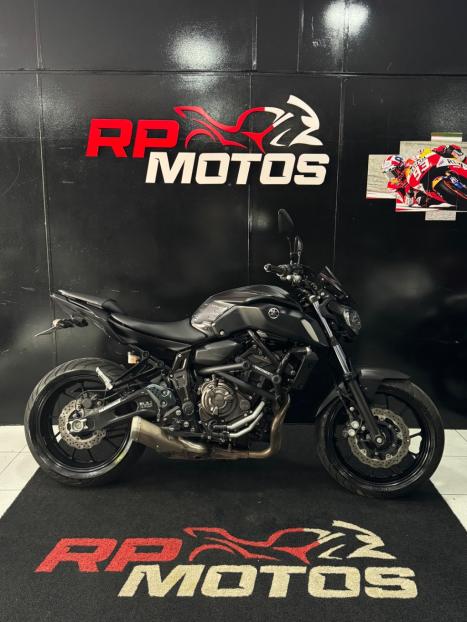 YAMAHA MT-07 700 ABS, Foto 1