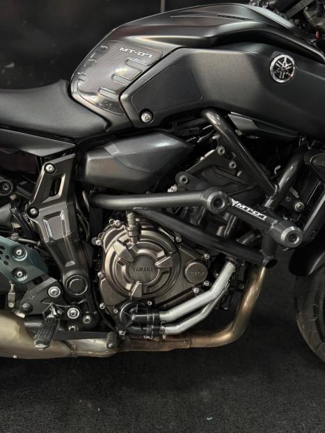 YAMAHA MT-07 700 ABS, Foto 3