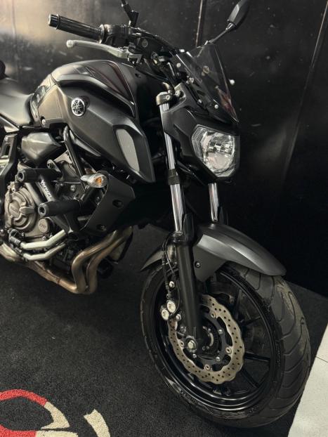YAMAHA MT-07 700 ABS, Foto 4